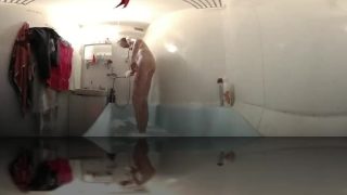Depiliation behind the bathroom door is 360 VR