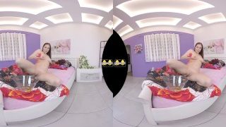 Busty Redhead Pees In Virtual Reality Porno